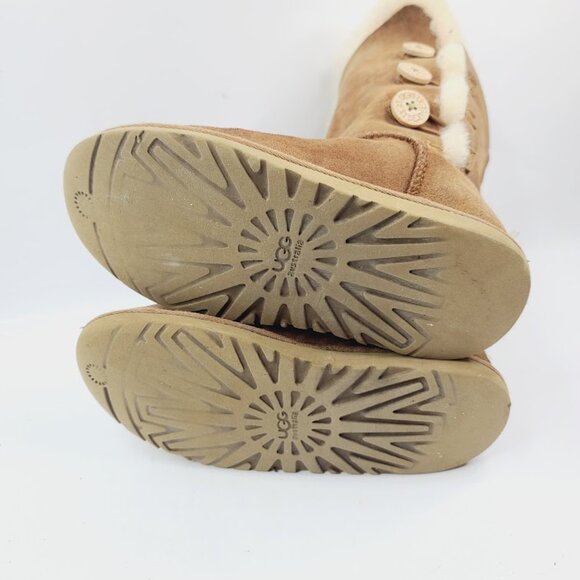 UGG Girl's Tan Bailey Button Triplet 1962 Sheepskin Fur Mid-Calf Snow Boot Sz 4 - Picture 5 of 7